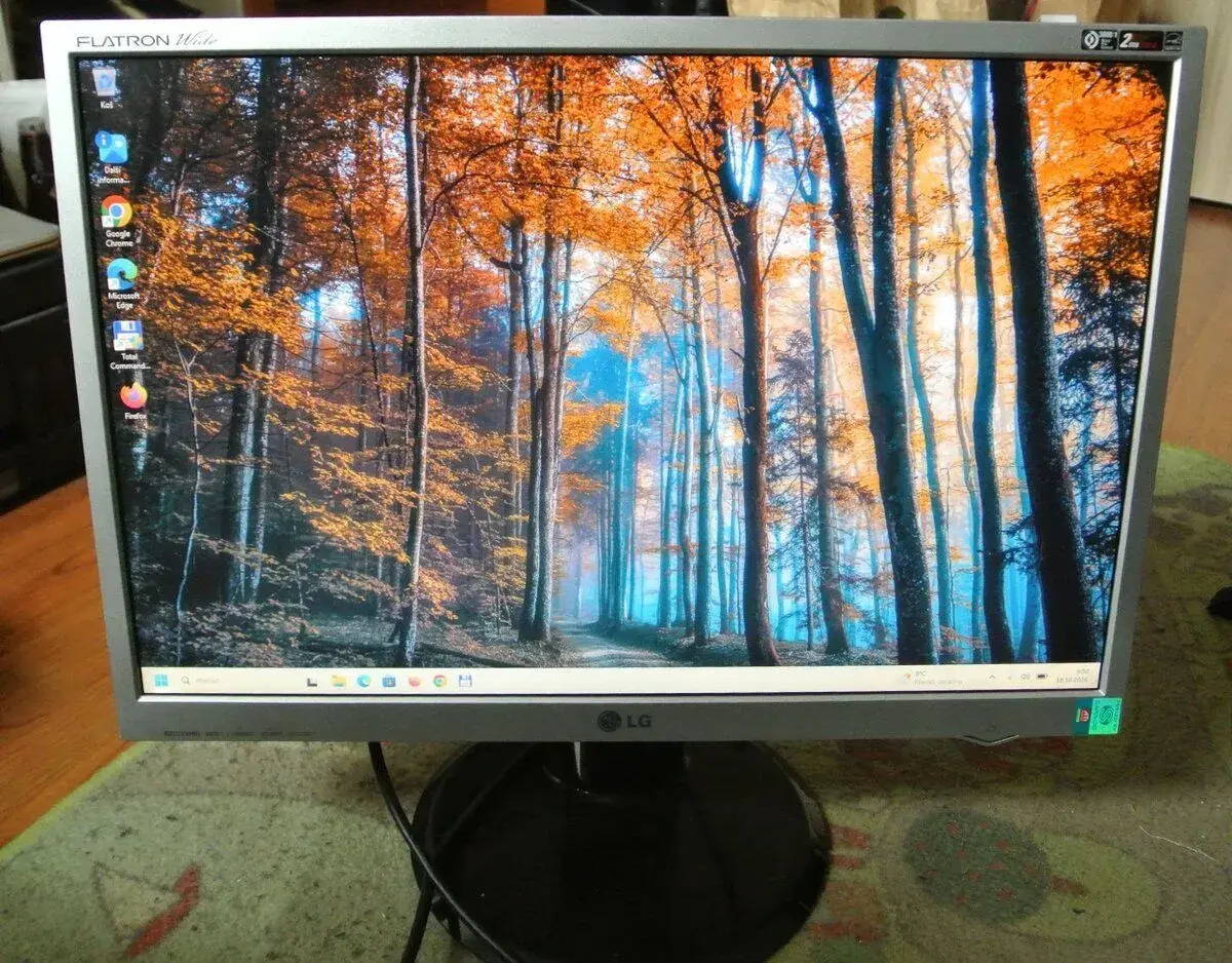 Pěkný 22" LCD monitor LG Flatron L226WTQ
