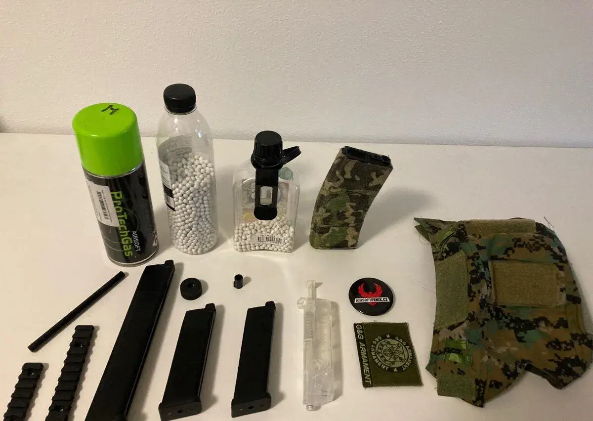 Airsoftová pistole AAP-01 Assassin GBB + vybavení