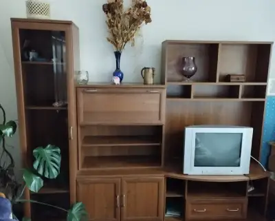Obývací stěna+ skříně a stoleček
