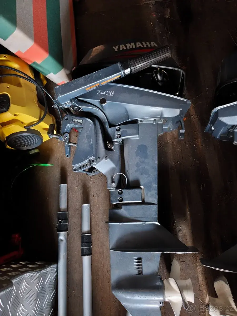 Lodní motor Yamaha 2 kusy plus náhradní vrtule