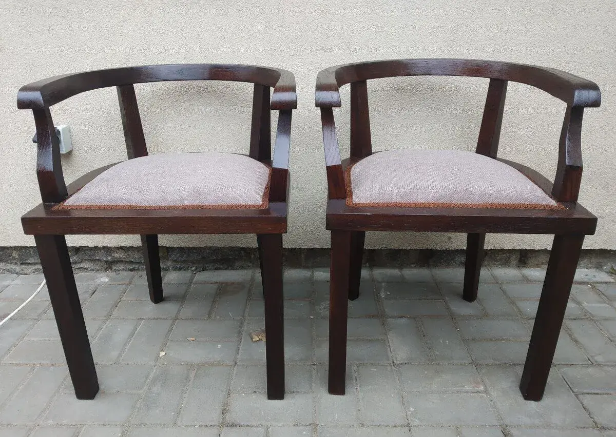 Prvorepublikové křesílka po renovaci.