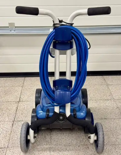 Bazénový čistící robot