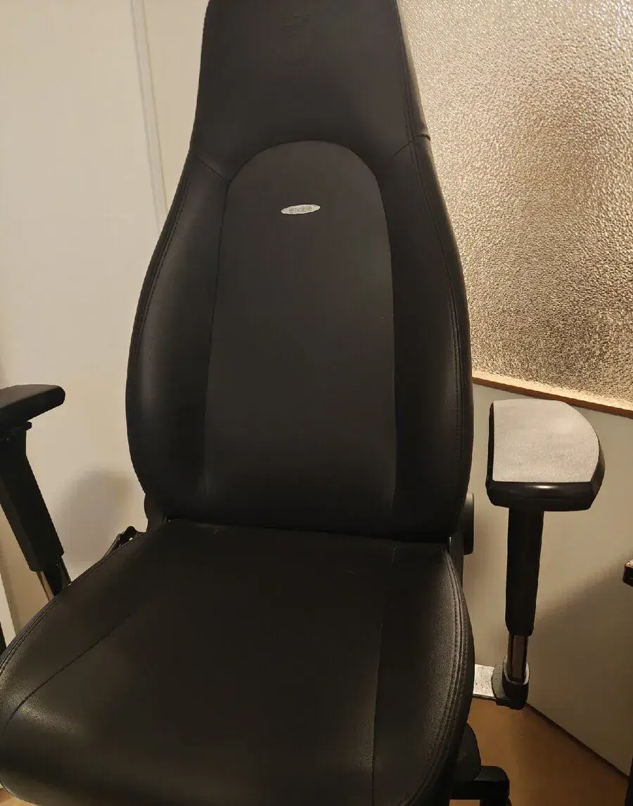 Noblechairs Hero Gaming Chair