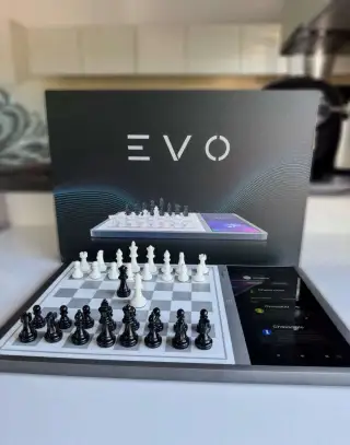 Chessnut Evo – elektronická šachovnice, top stav, kompletní