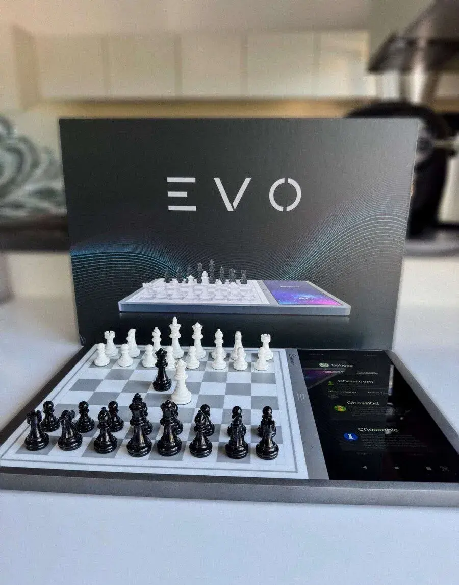 Chessnut Evo – elektronická šachovnice, top stav, kompletní