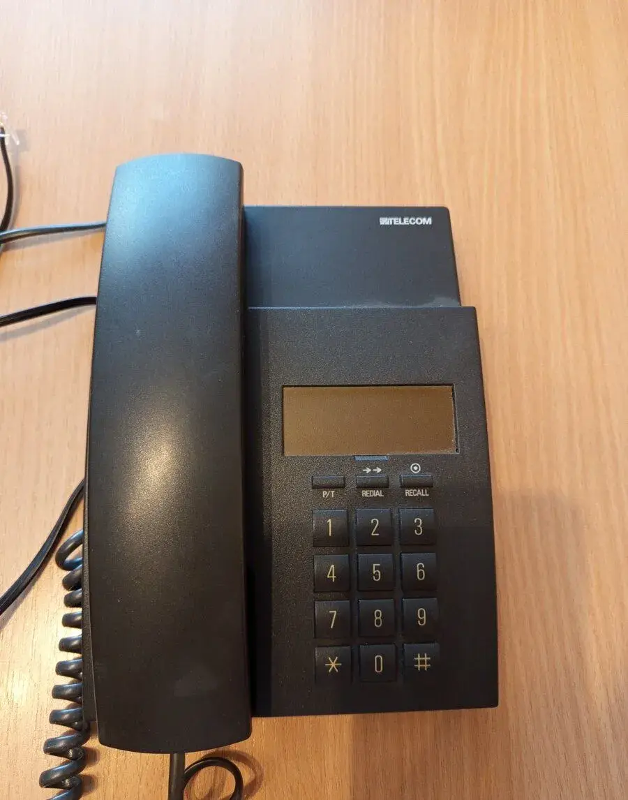 Tlačítkový telefon