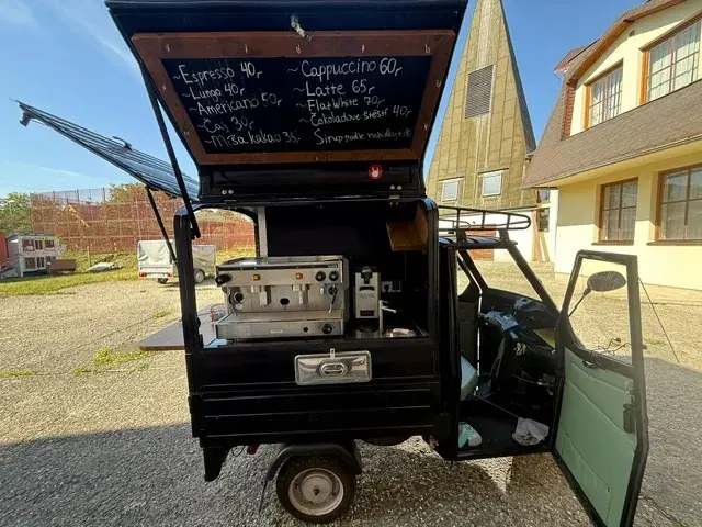 Mobilní kavárna Piaggio APE 50 VAN – vybavená