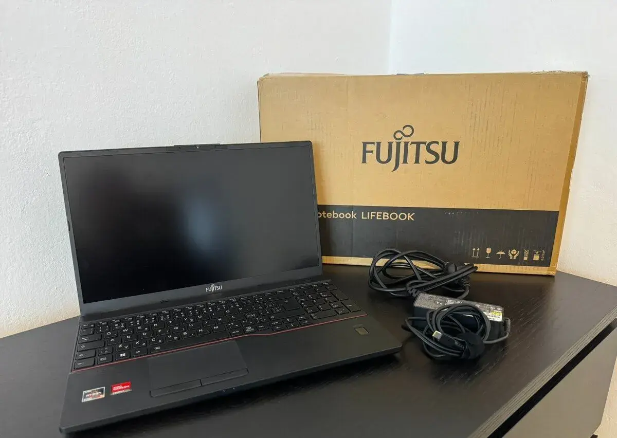 Fujitsu Lifebook E5512A / Ryzen 5 Pro /16GB DDR4 / 512GBB SS