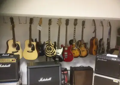Baskytara Ibanez SR300 EDX Frozen a další vybavení