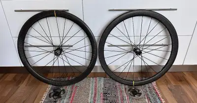 Zapletená kola Mavic Cosmic Pro Carbon UST