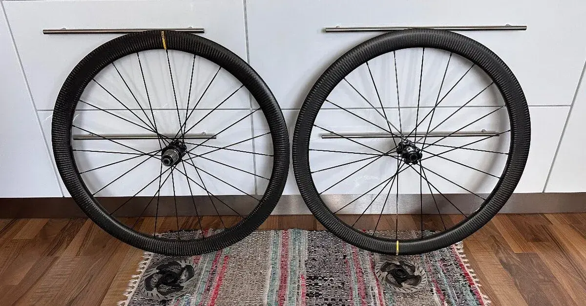 Zapletená kola Mavic Cosmic Pro Carbon UST