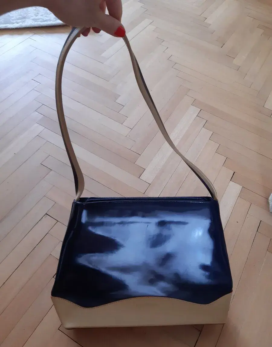 Modrá lakovaná kabelka Pierre Cardin