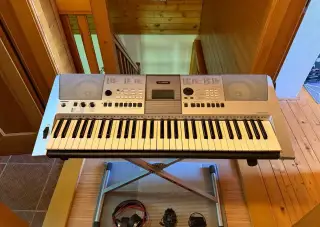 Klávesy YAMAHA PSR-E413 s dynamikou úhozu