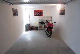 Pronájem části garáže pro parkování motocyklu