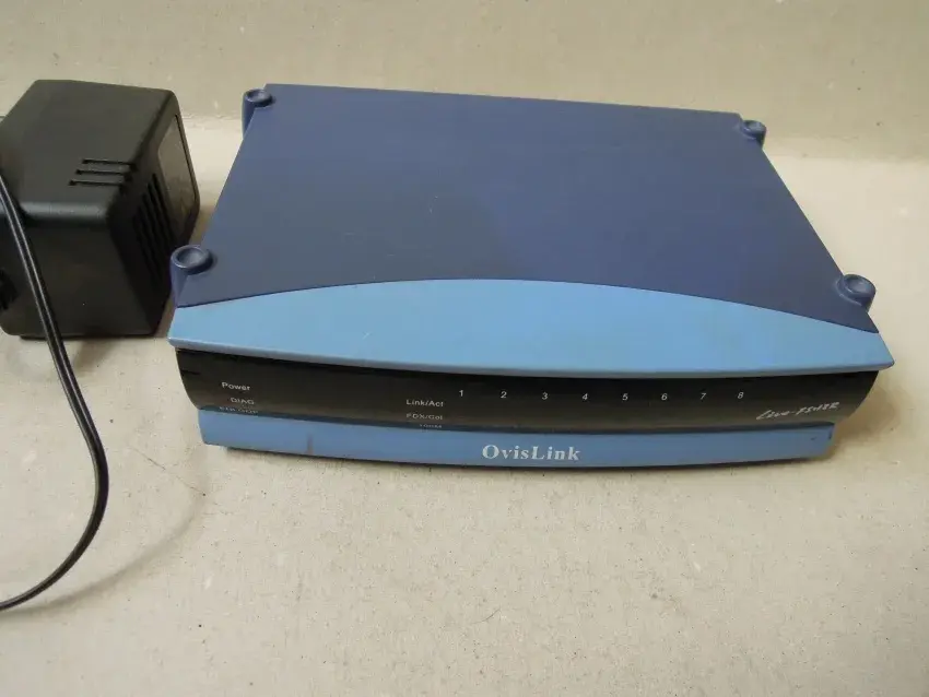 Switch OvisLink Live FSH8R 8x 10/100 Mb/s, desktop
