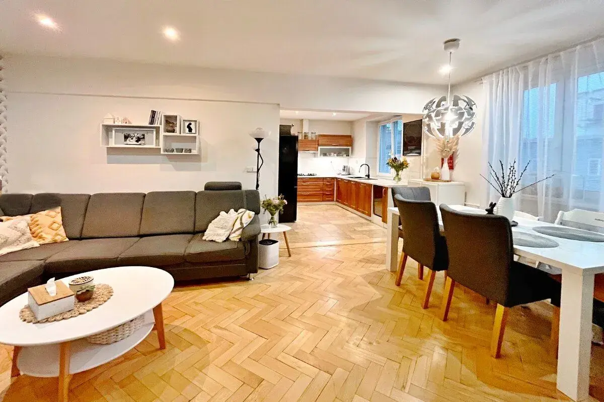 Cihlový byt 3+kk po rekonstrukci, 74,8 m² – Hradec Králové,