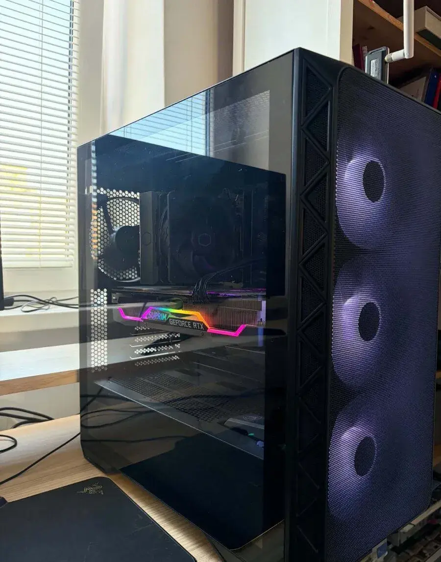 Herní set: PC (i7-9700F, RTX 3070 SUPRIM X, 16 GB) + monitor
