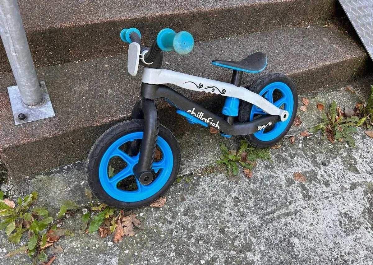 Dětské odrážedlo Chillafish BMXie 12" – modré