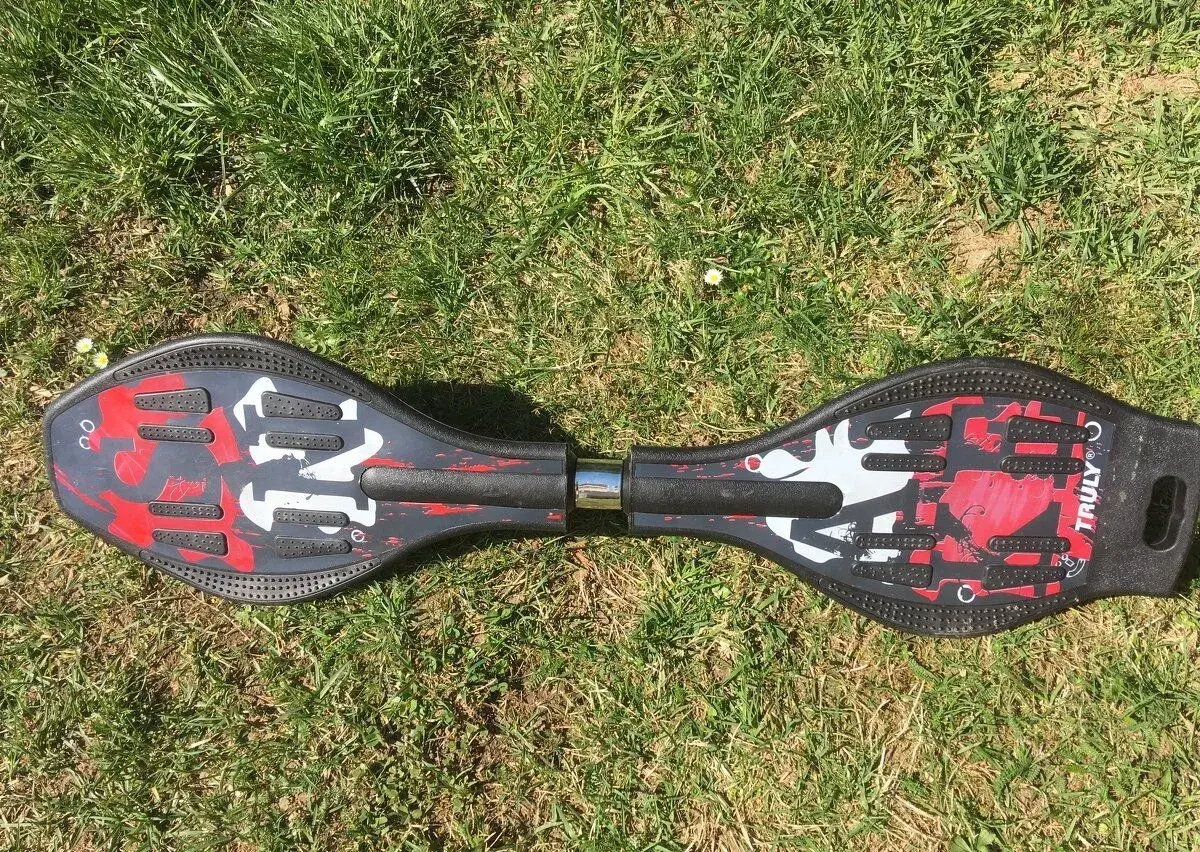 SNAKEBOARD, WAVEBOARD