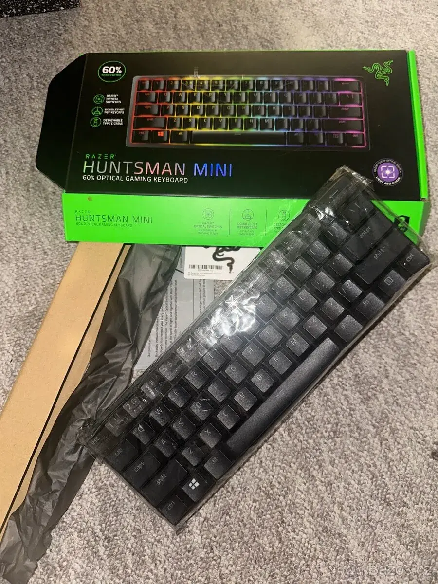 Rozbalená Razer Huntsman mini klávesnice