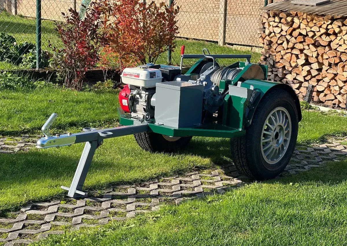 Nový masivní lesní naviják 4–5 tun – 50 m lana, benzínový mo