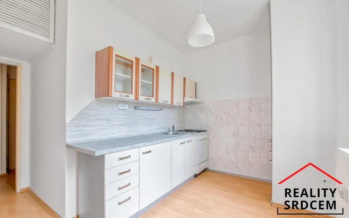 Pronájem částečně zrekonstruovaného bytu 1+1, 34 m2, ul. Nád
