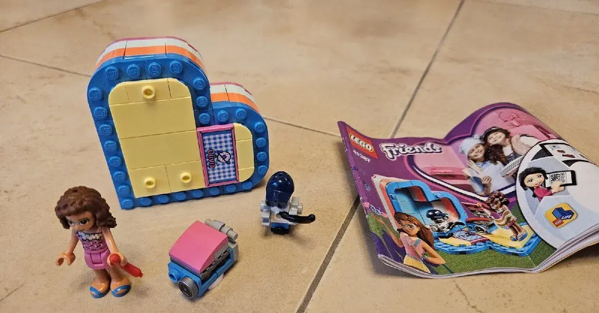 LEGO Friends 41387 Olivia a letní srdcová krabička