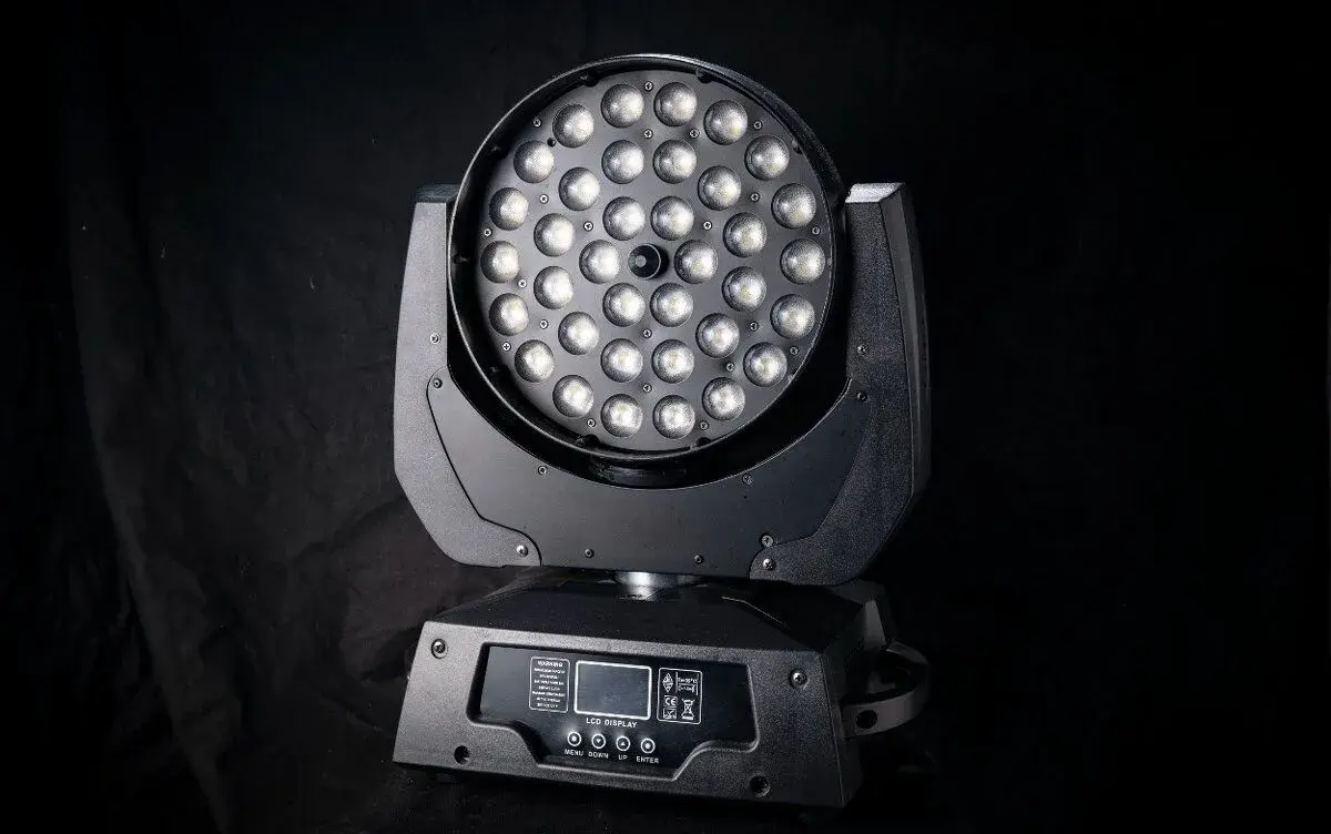Otočné hlavy WASH/ZOOM 36x18W RGBWA+UV - wireless DMX