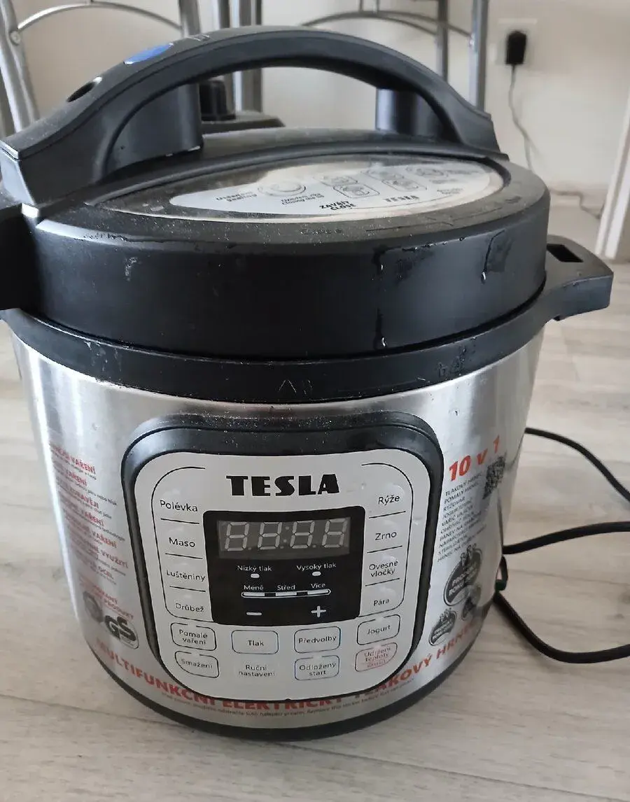 Tesla hrnec 10v1