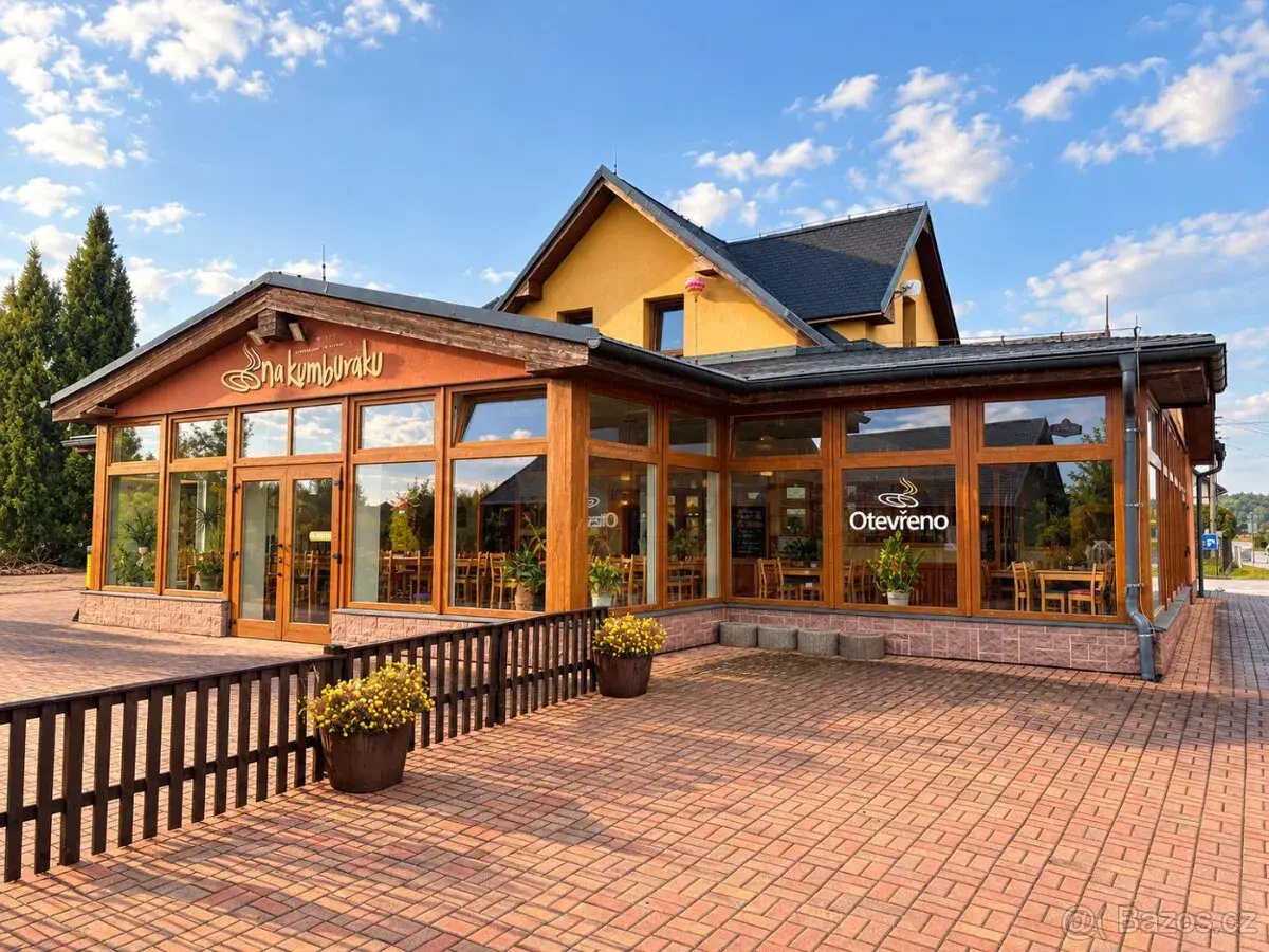 Pronájem restaurace Na Kumburáku + byt 3+kk + kancelář + vla