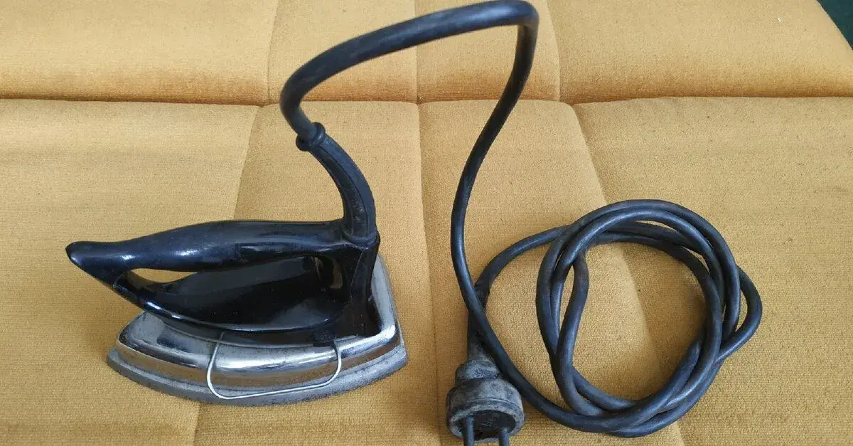 Retro cestovní žehličku