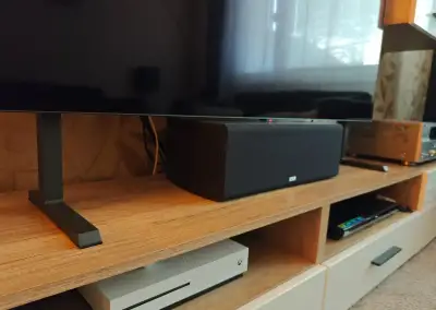 Stojan na tv hliníkový