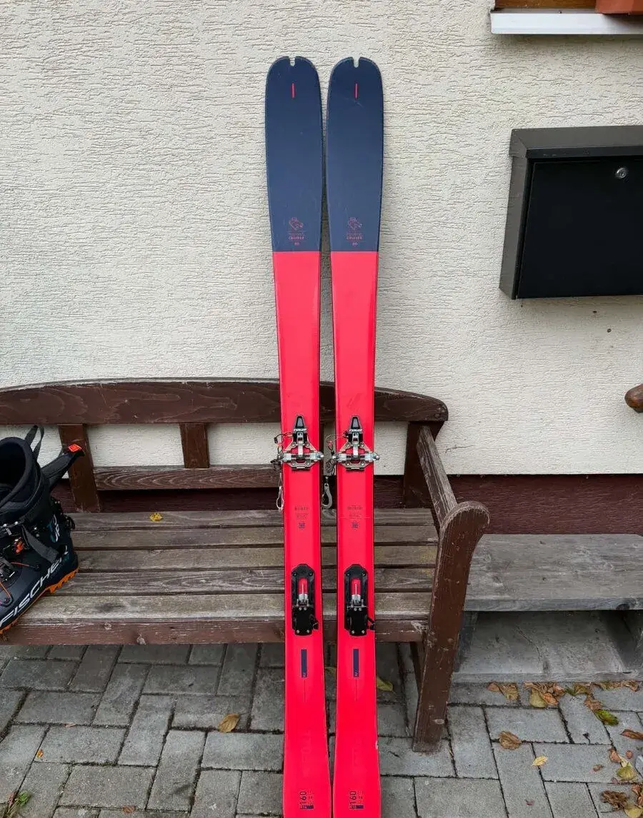 Skialpové lyže Cruiser 80 + vázání Tour Light + pásy