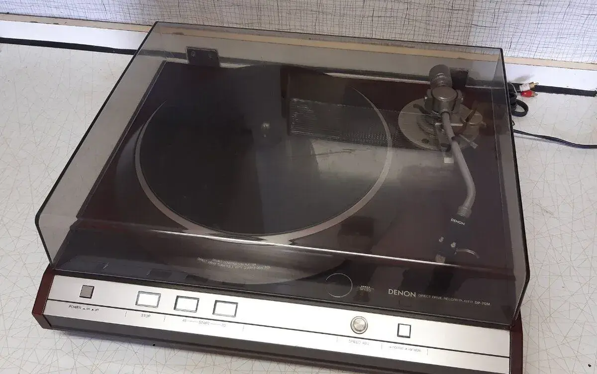 Gramofon DENON DP-70M