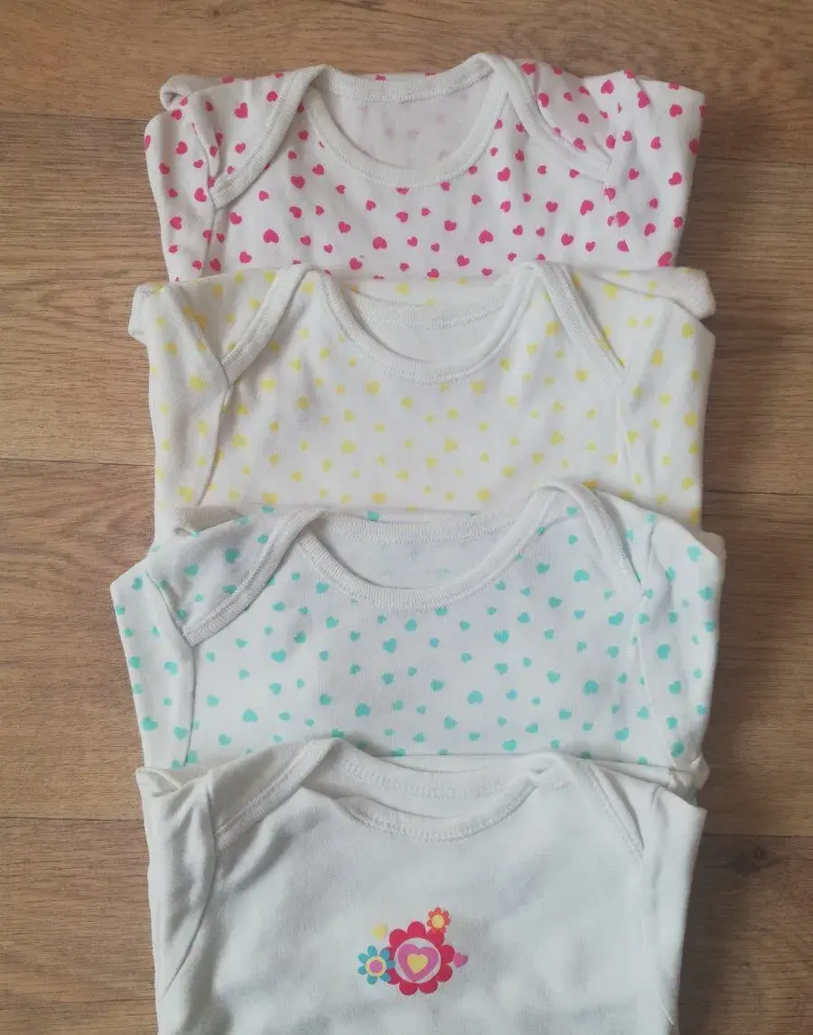 4x Body s krátkým rukávem - 18-24 měsíců