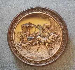 Sádrový reliéf / plastika v rámu – dekorace 50 × 50 cm