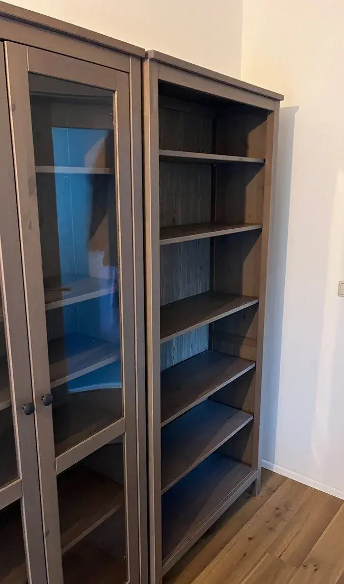 Ikea Hemnes knihovna dřevo masiv šedo hnědé mořidlo