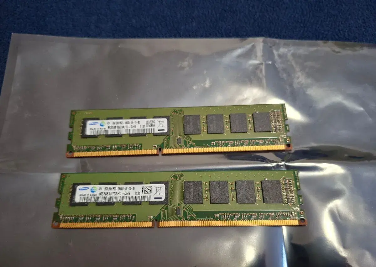 2x Samsung DDR3 8 GB 1333 MHz