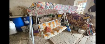 Zahradní houpačka pro 3 osoby se stříškou