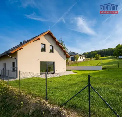 Rodinný dům 5+kk s vlastní zahradou u Českých Budějovic — no