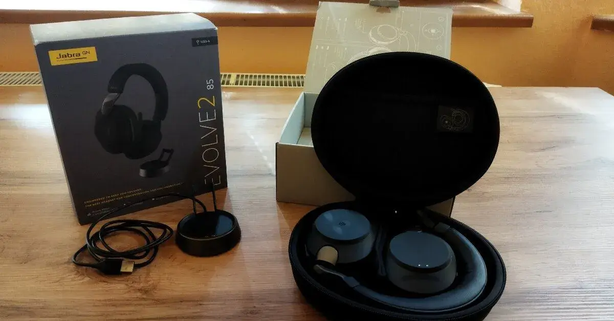 Sluchátka Jabra Evolve2 85 s ANC a nabíjecím stojánkem – krá