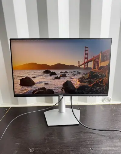 Dell S2422HZ – 24" monitor s webkamerou, USB-C, drobné vady