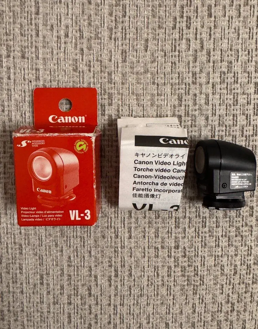 Videosvětlo CANON VL-3, černé barvy.