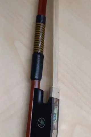 Violoncellovy 8 hraný smyčec