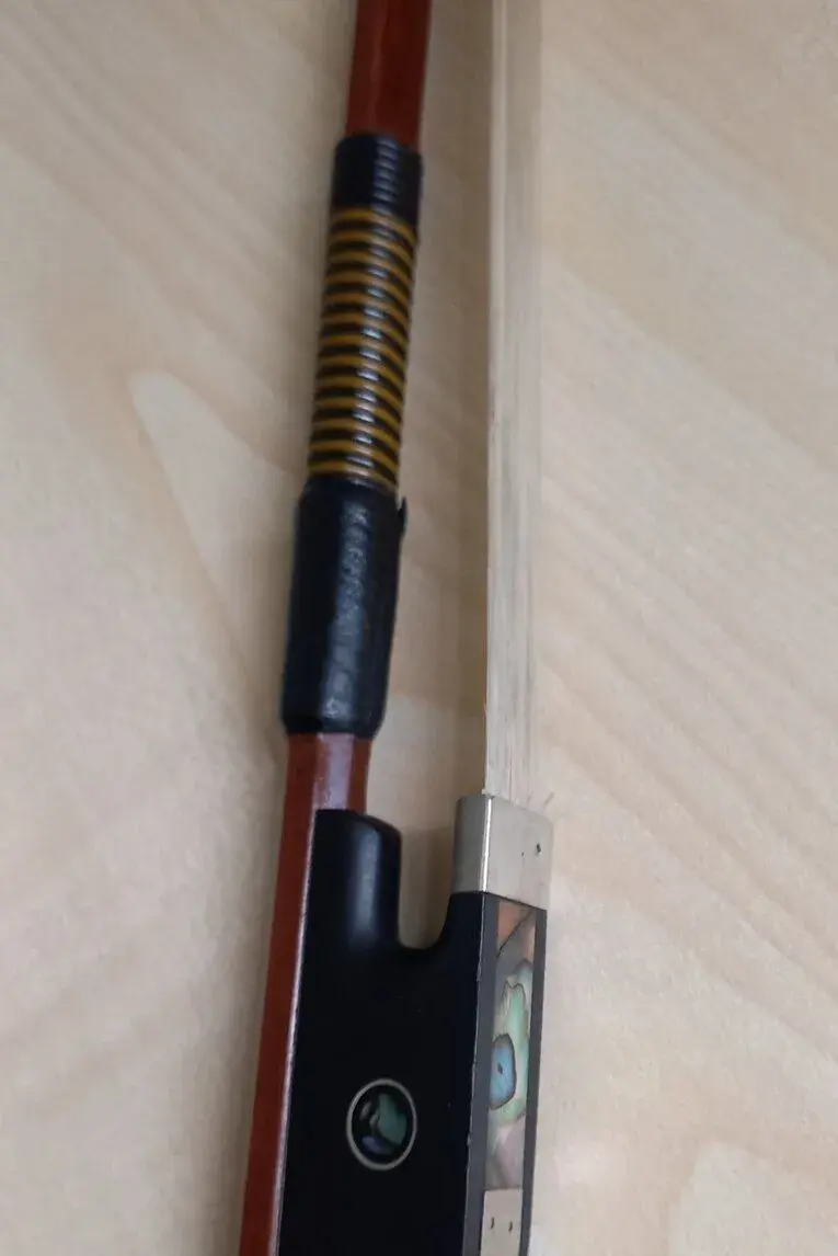 Violoncellovy 8 hraný smyčec