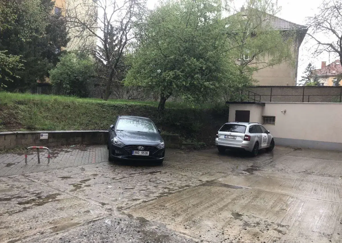 Pronájem garážového stání Přetlucká