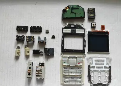 NOKIA díly (1600, 3310, 3410, 3510 aj.) ALIGATOR (A670) díly