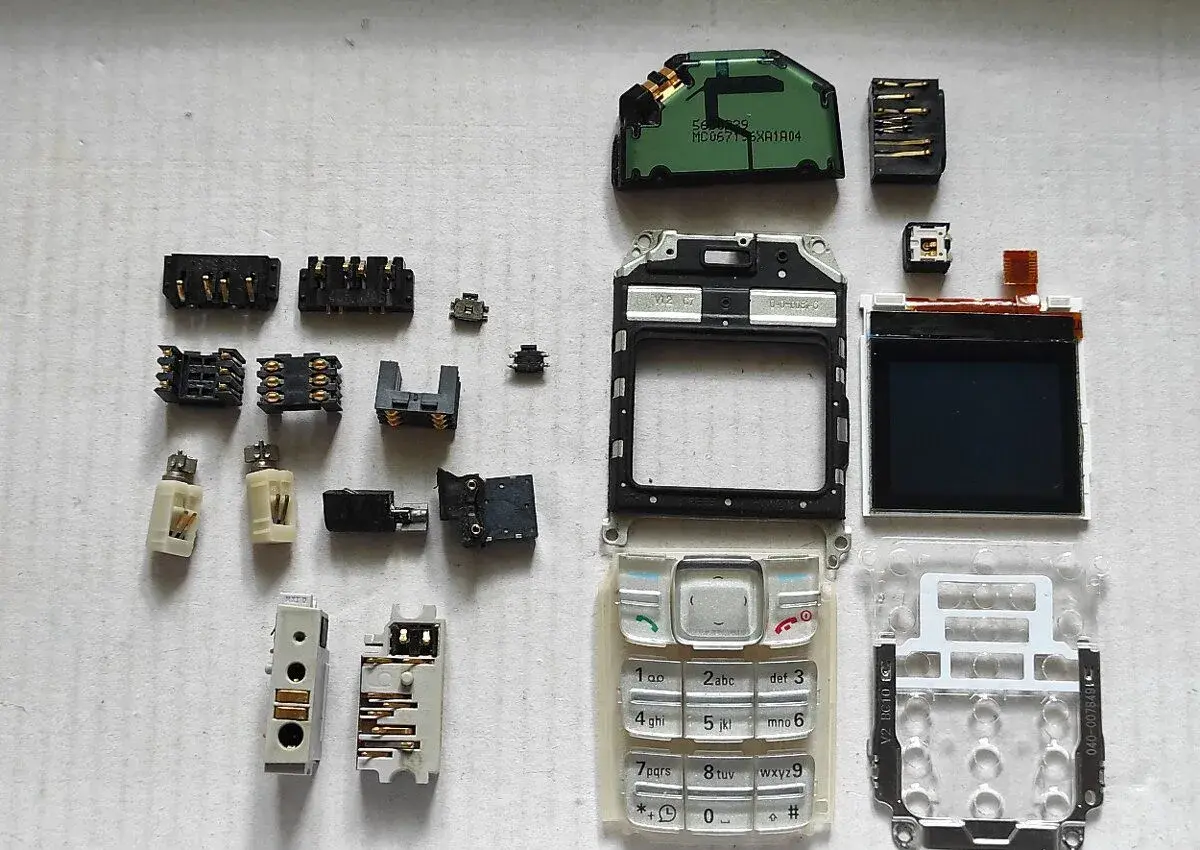 NOKIA díly (1600, 3310, 3410, 3510 aj.) ALIGATOR (A670) díly
