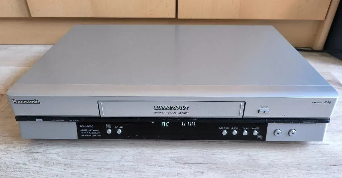 VHS videopřehrávač/rekordér Panasonic NV-HV60EP-S