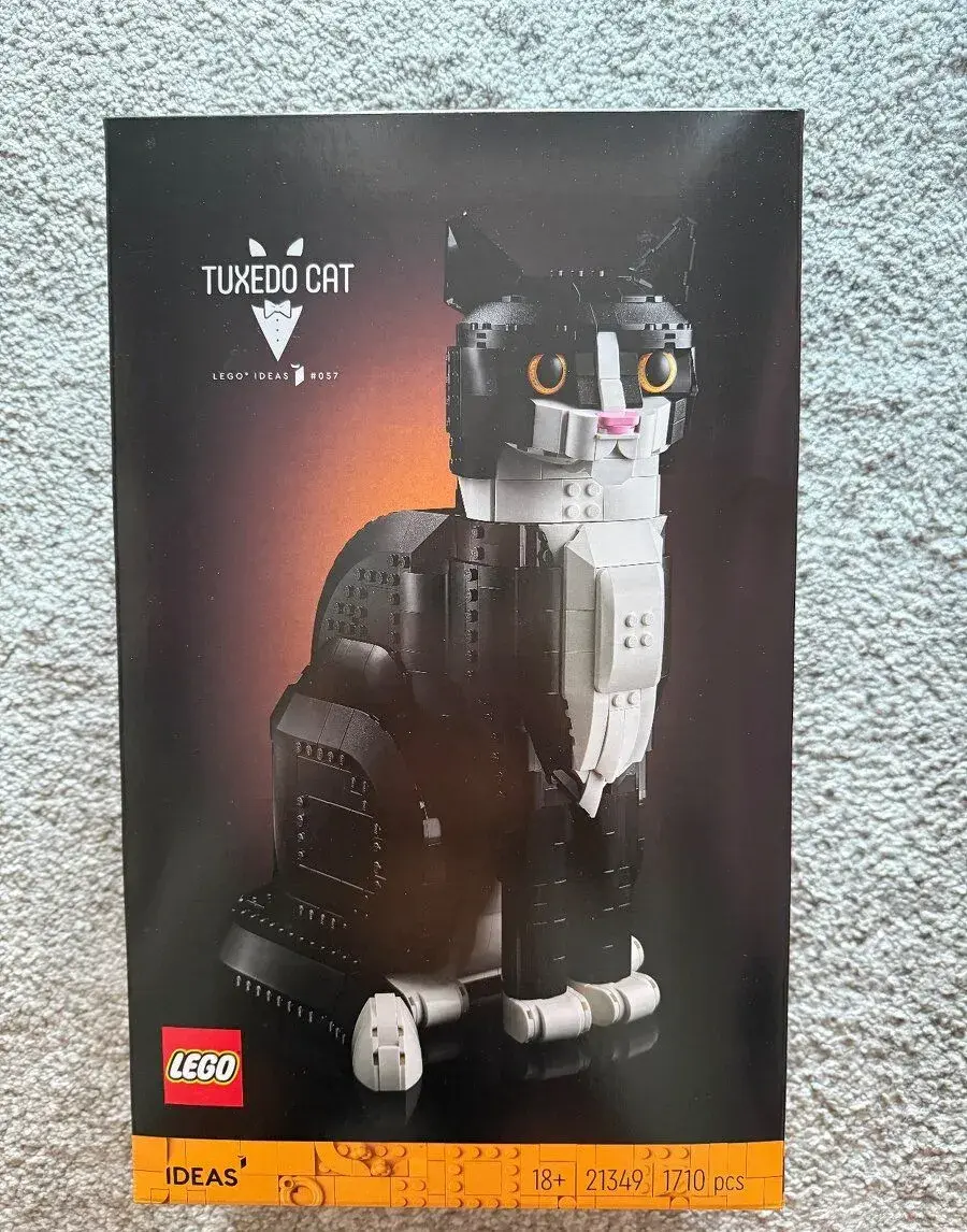 LEGO 21349 Černobílá kočka